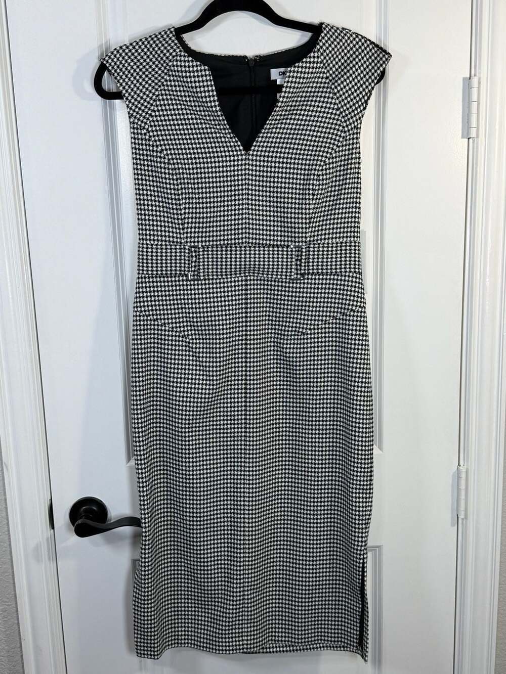 DKNY Houndstooth V-Neck Belted Sheath Dress Size 2